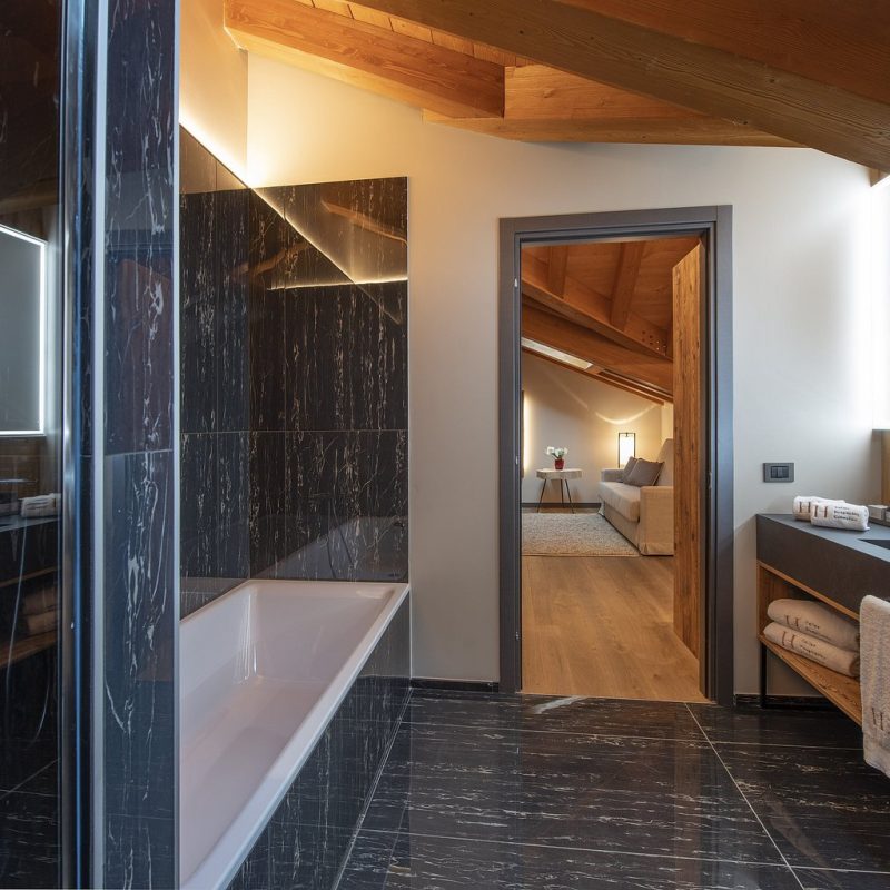 Hotel Massif - guest-room-amenity (3)